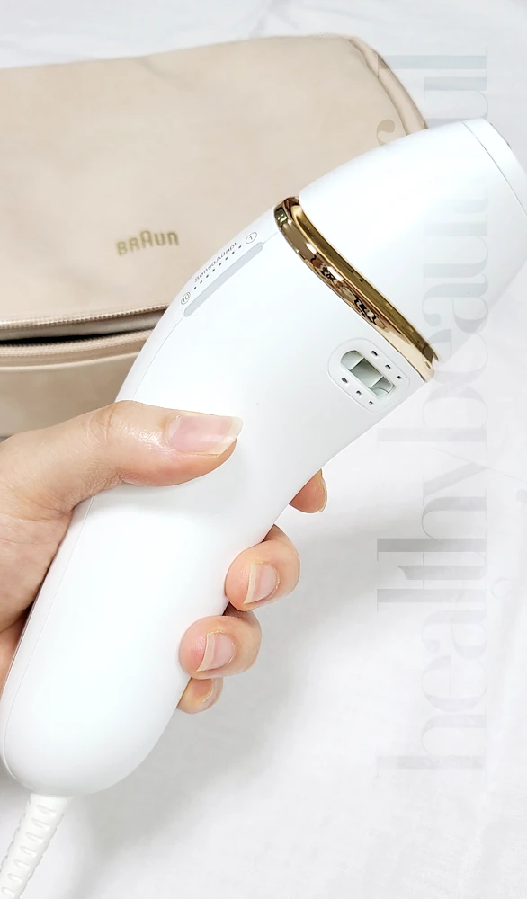 The BRAUN Silk-Expert Pro 5 is easy to grip and maneuver with its compact design.